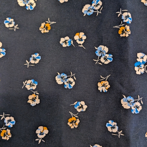 Ann Taylor Factory Navy Floral Pencil Skirt Size 4 - Picture 2 of 6